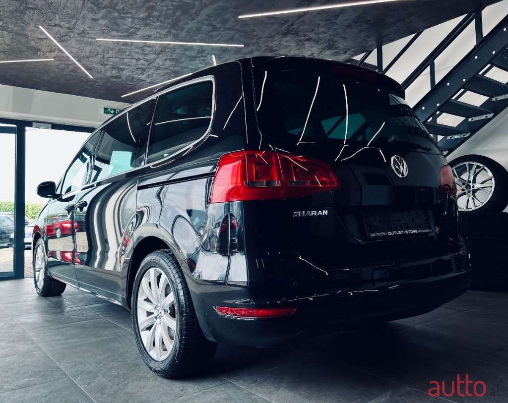 2011' Volkswagen Sharan photo #5