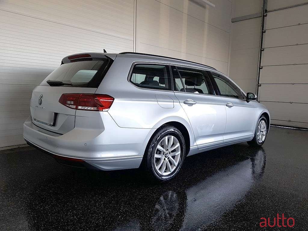 2022' Volkswagen Passat photo #2