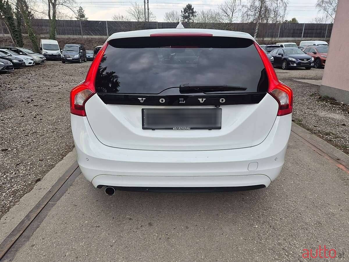 2016' Volvo V60 photo #6