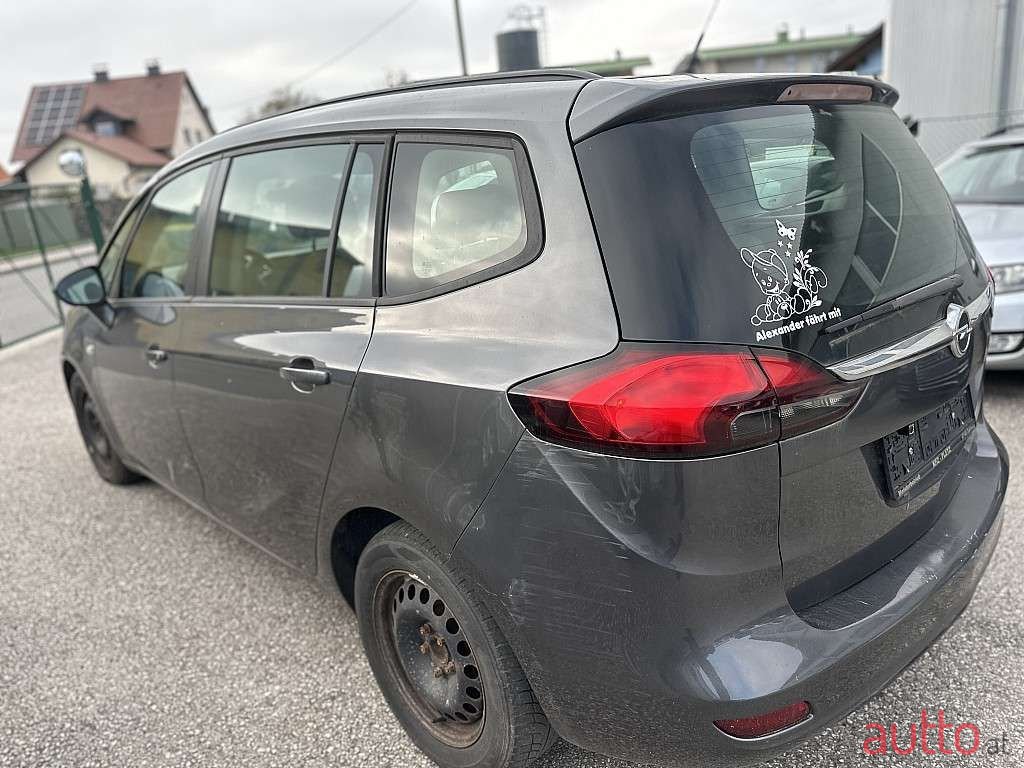 2012' Opel Zafira photo #5
