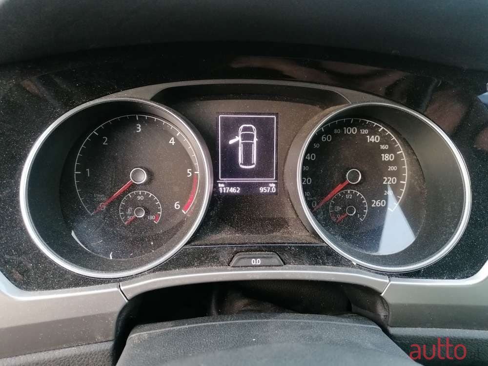 2018' Volkswagen Touran photo #6