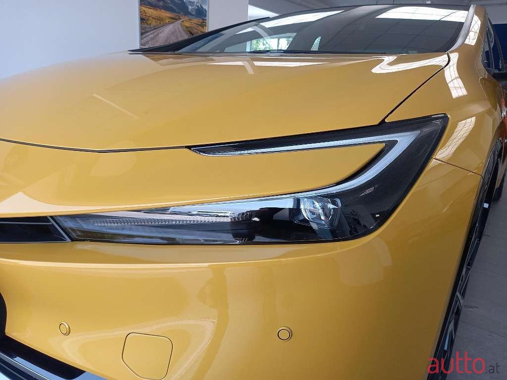 2023' Toyota Prius photo #2