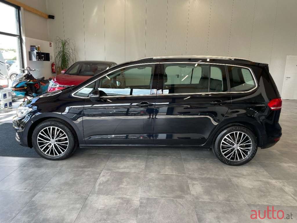 2019' Volkswagen Touran photo #6