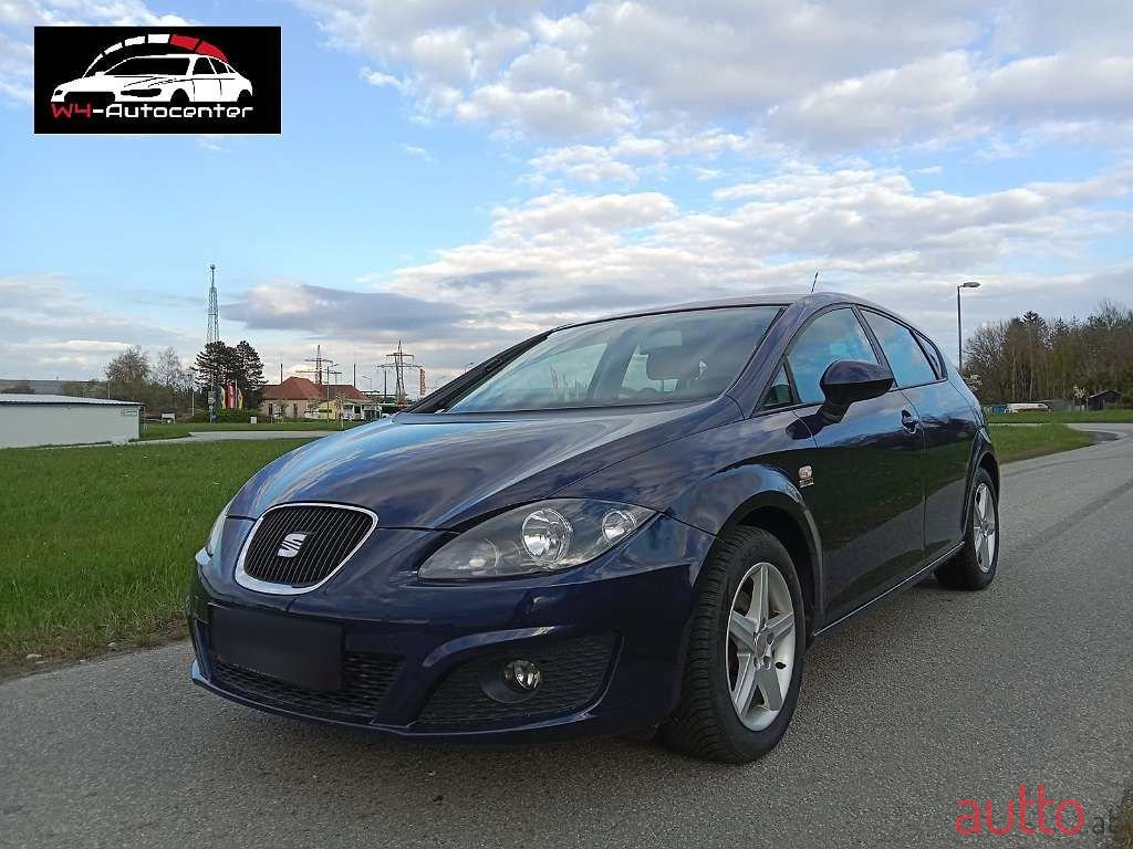 2011' SEAT Leon photo #1