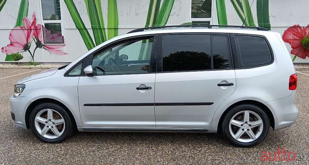 2013' Volkswagen Touran photo #6