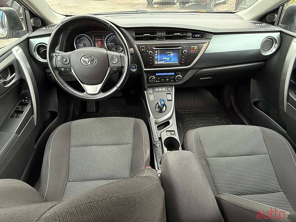 2015' Toyota Auris photo #5