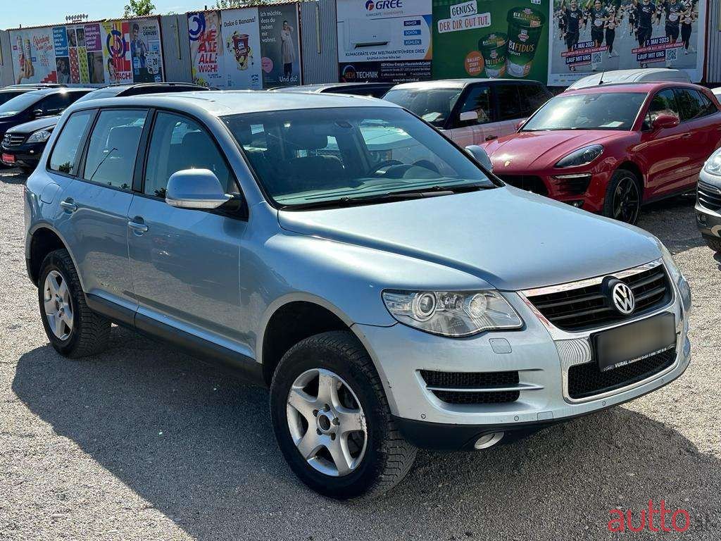 2007' Volkswagen Touareg photo #3