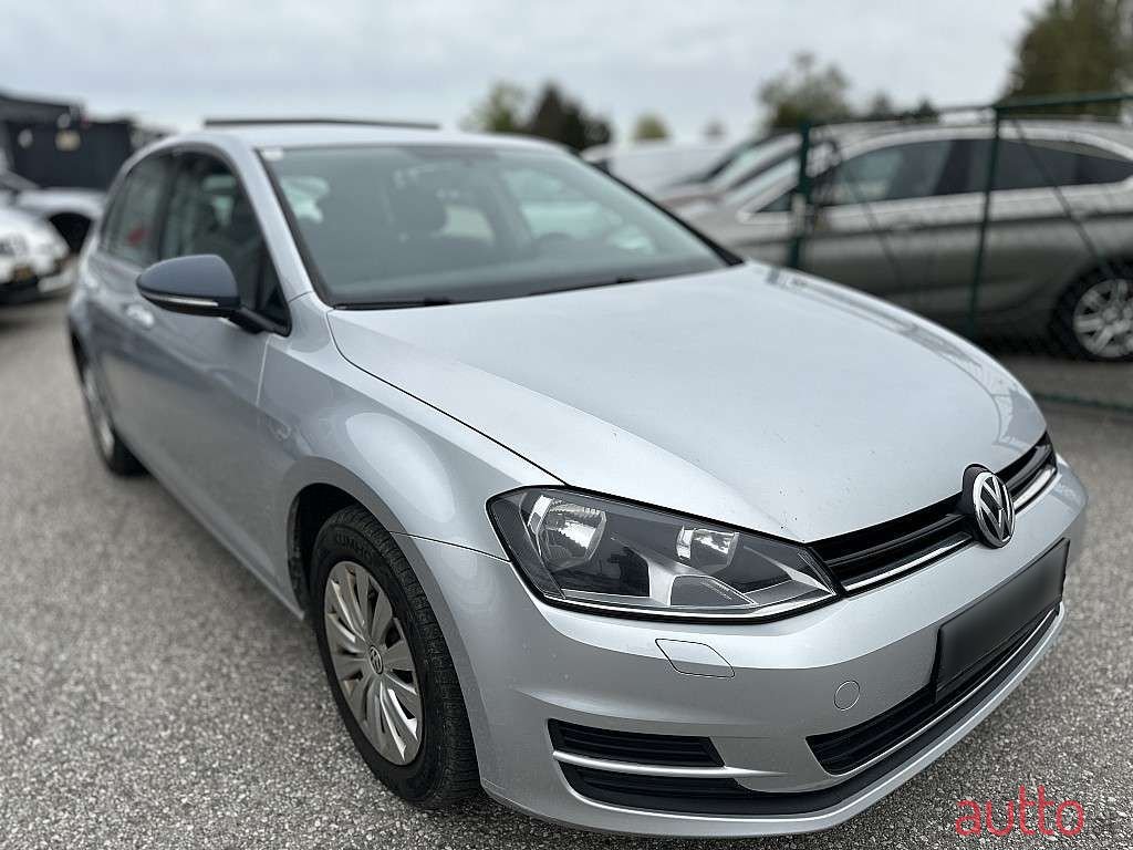 2015' Volkswagen Golf photo #3