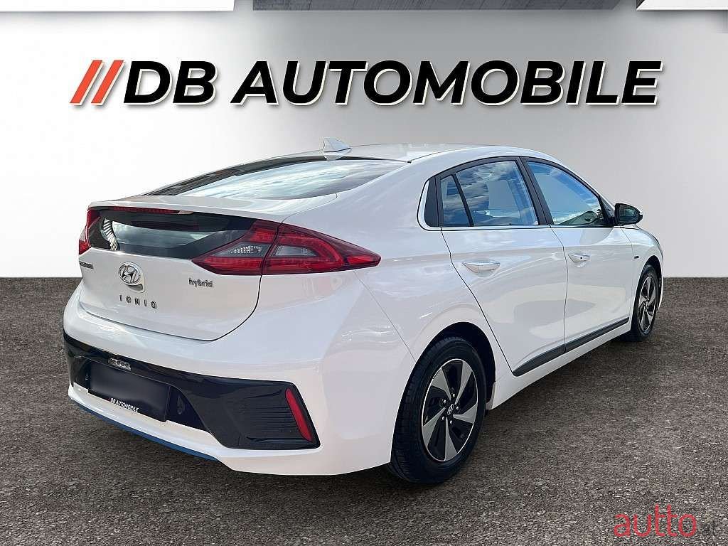 2017' Hyundai Ioniq photo #5