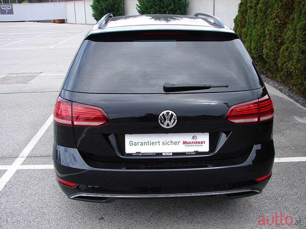 2019' Volkswagen Golf photo #4