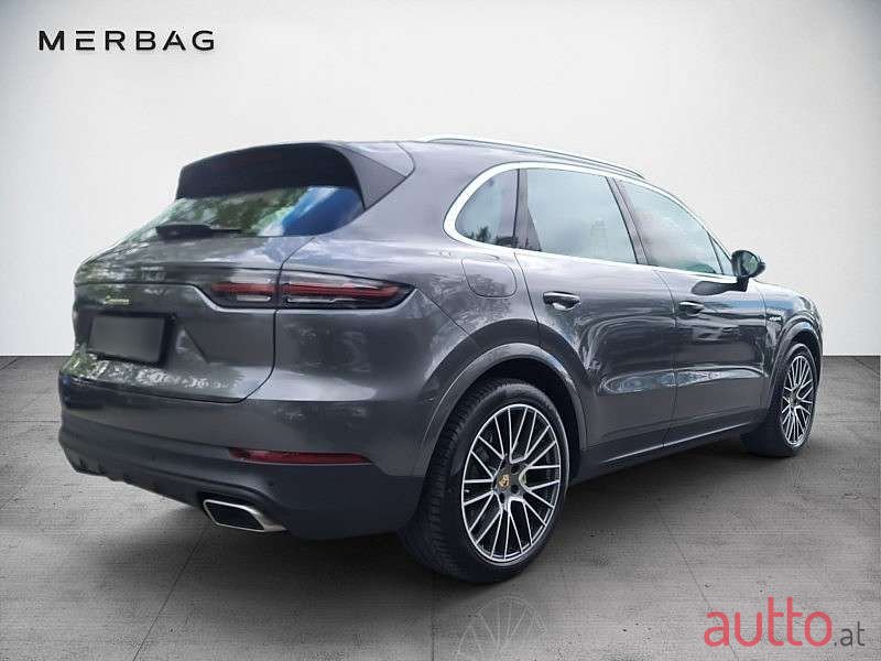 2020' Porsche Cayenne photo #3