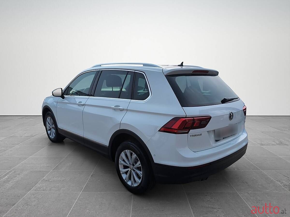 2017' Volkswagen Tiguan photo #4