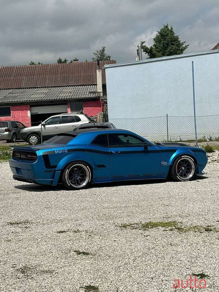 2010' Dodge Challenger photo #4