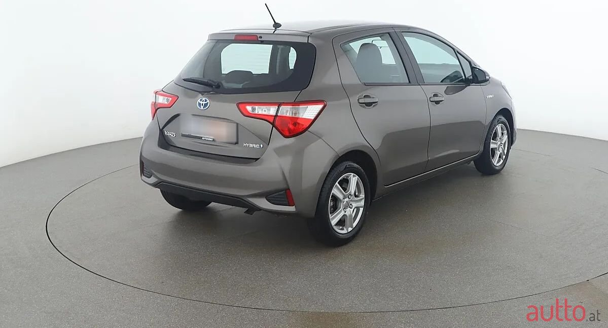 2017' Toyota Yaris photo #5