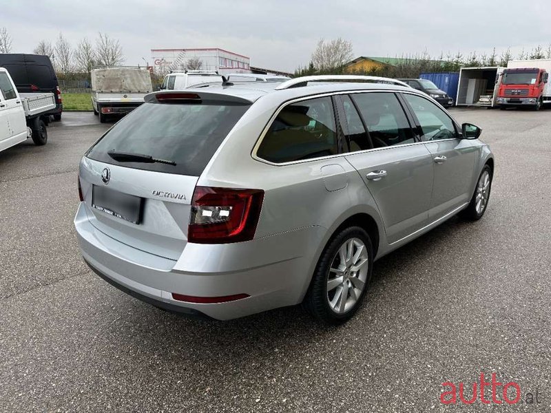 2019' Skoda Octavia photo #5