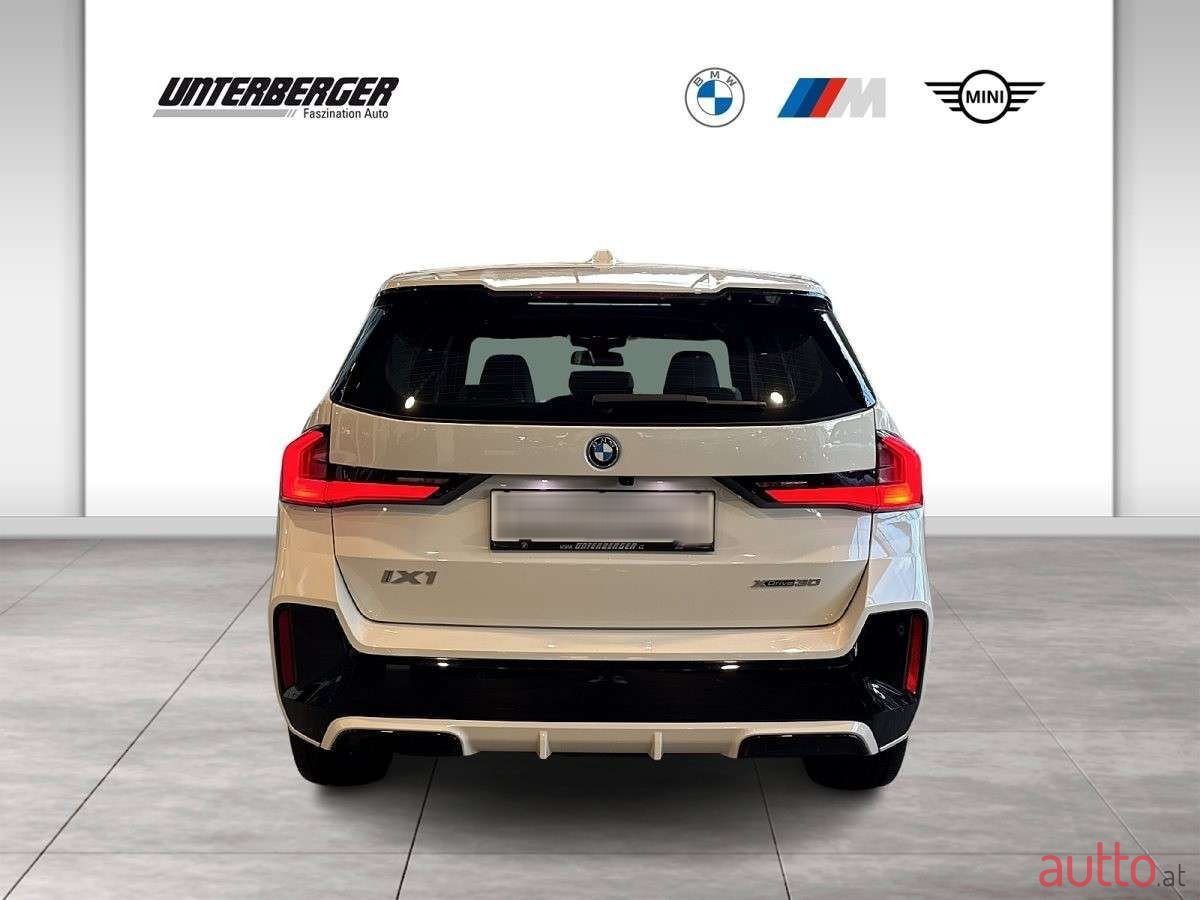 2023' BMW iX1 photo #6