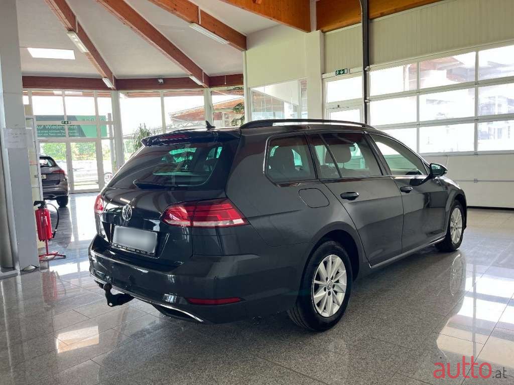 2019' Volkswagen Golf photo #4