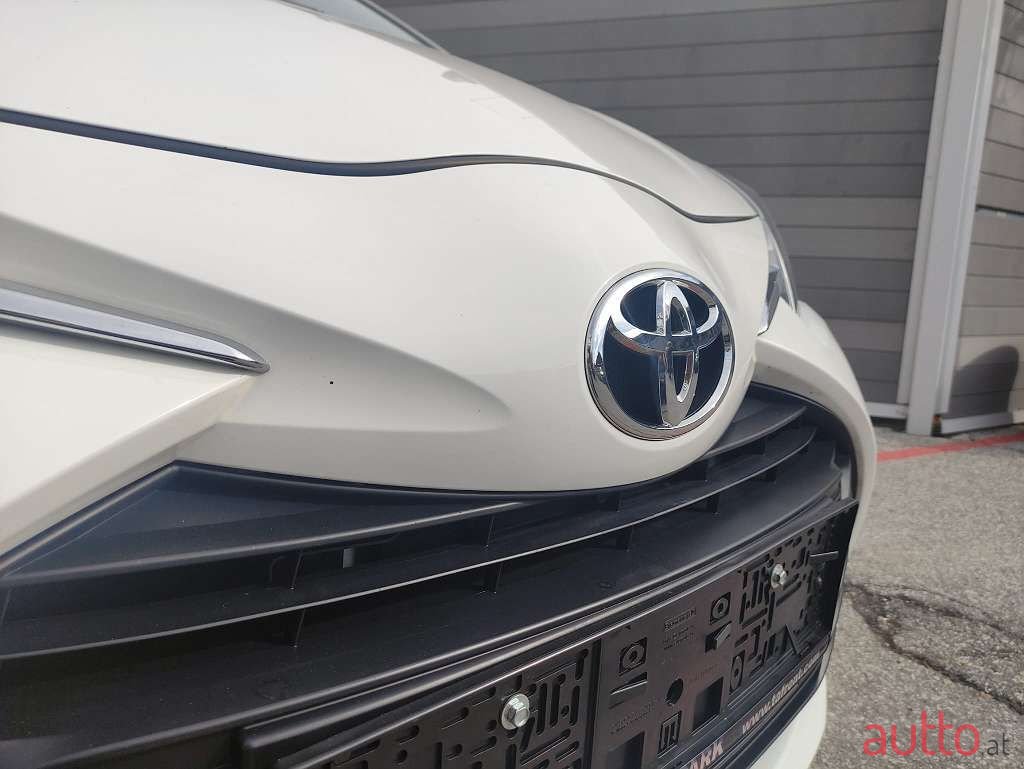 2018' Toyota Yaris photo #3