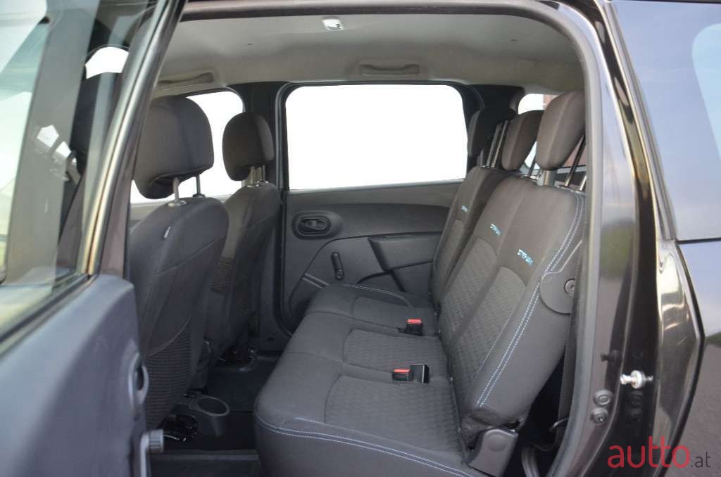 2016' Dacia Lodgy photo #6