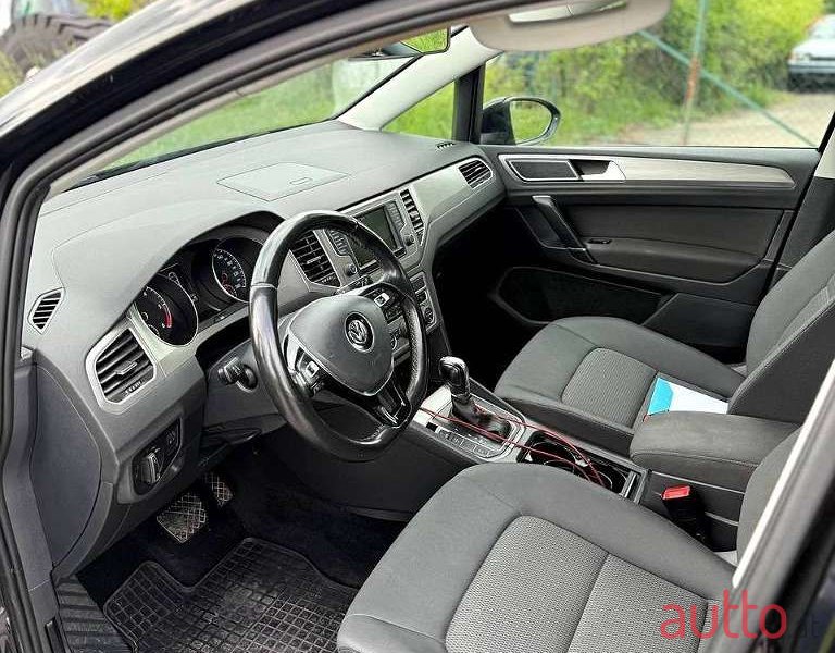 2016' Volkswagen Golf photo #5