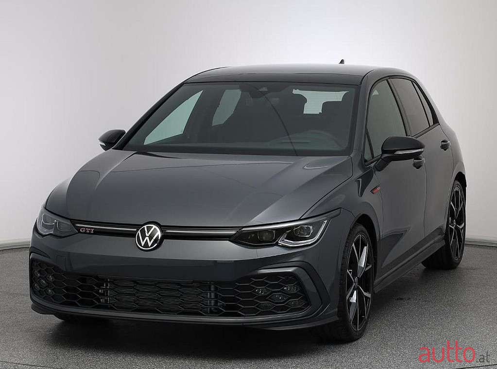 2022' Volkswagen Golf photo #1