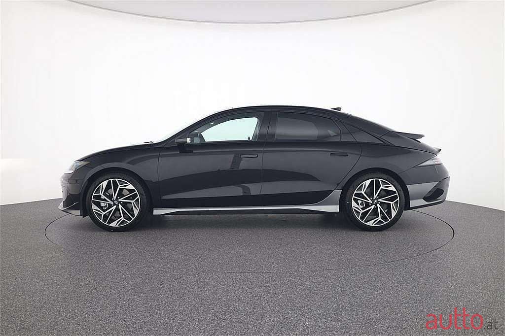 2023' Hyundai Ioniq 6 photo #2