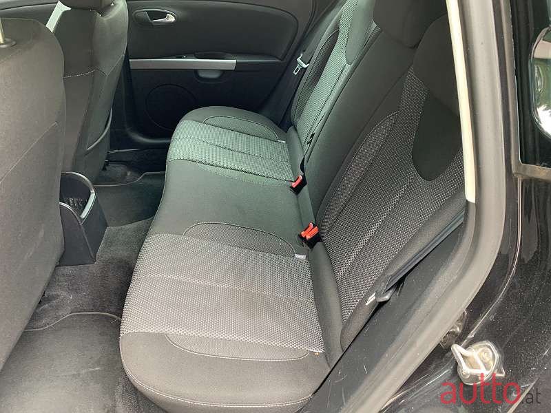 2010' SEAT Leon photo #5