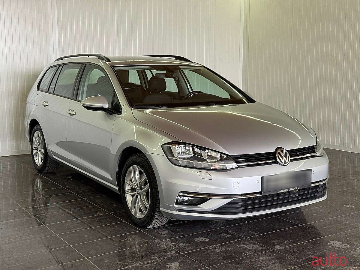 2020' Volkswagen Golf photo #2