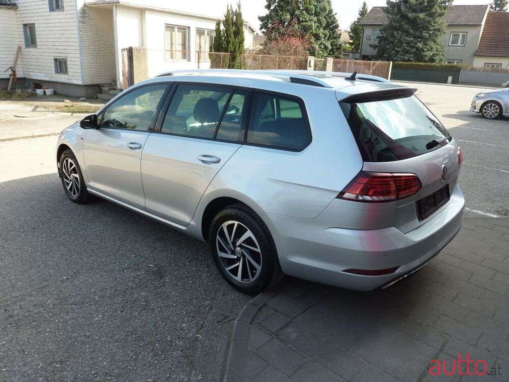 2018' Volkswagen Golf photo #3
