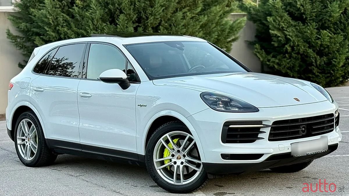 2020' Porsche Cayenne photo #4