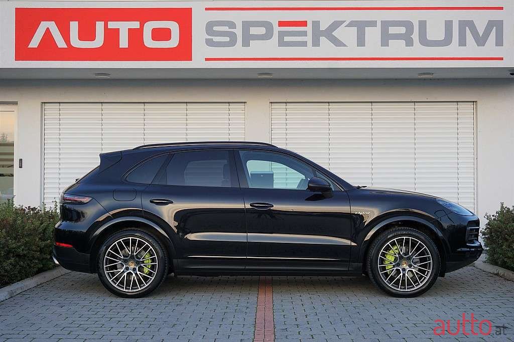 2018' Porsche Cayenne photo #5