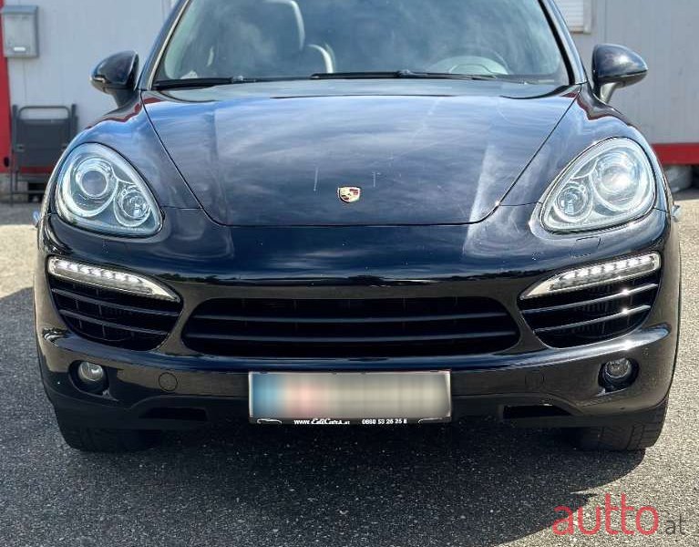 2012' Porsche Cayenne photo #3