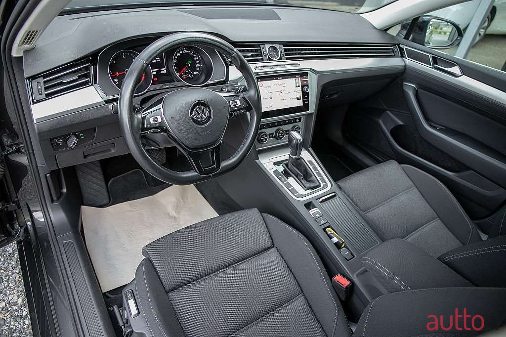 2019' Volkswagen Passat photo #4