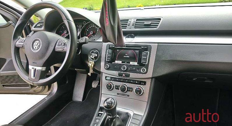 2012' Volkswagen Passat photo #1