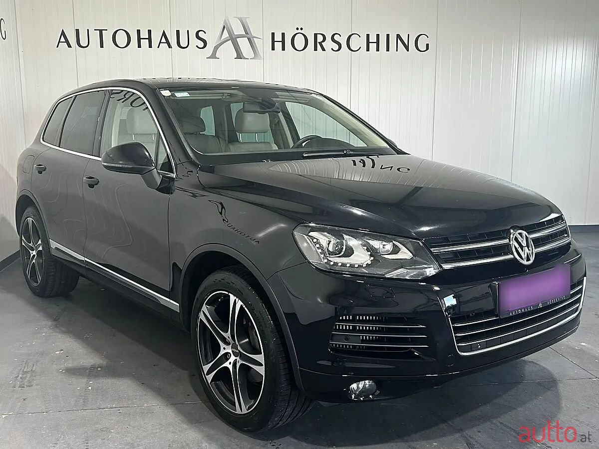 2012' Volkswagen Touareg photo #1