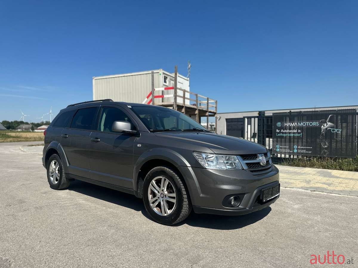 2013' Fiat Freemont photo #1