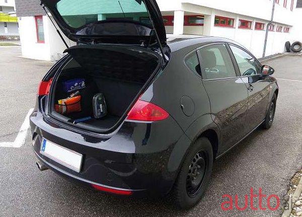 2010' SEAT Leon photo #2