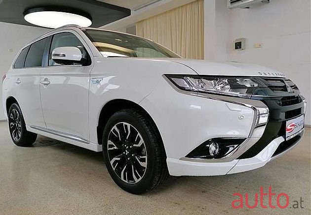 2018' Mitsubishi Outlander photo #1