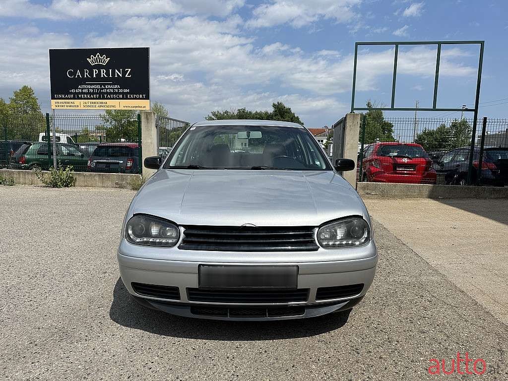 2002' Volkswagen Golf photo #2