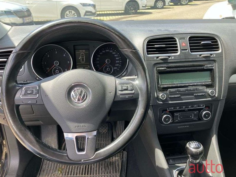 2010' Volkswagen Golf photo #4