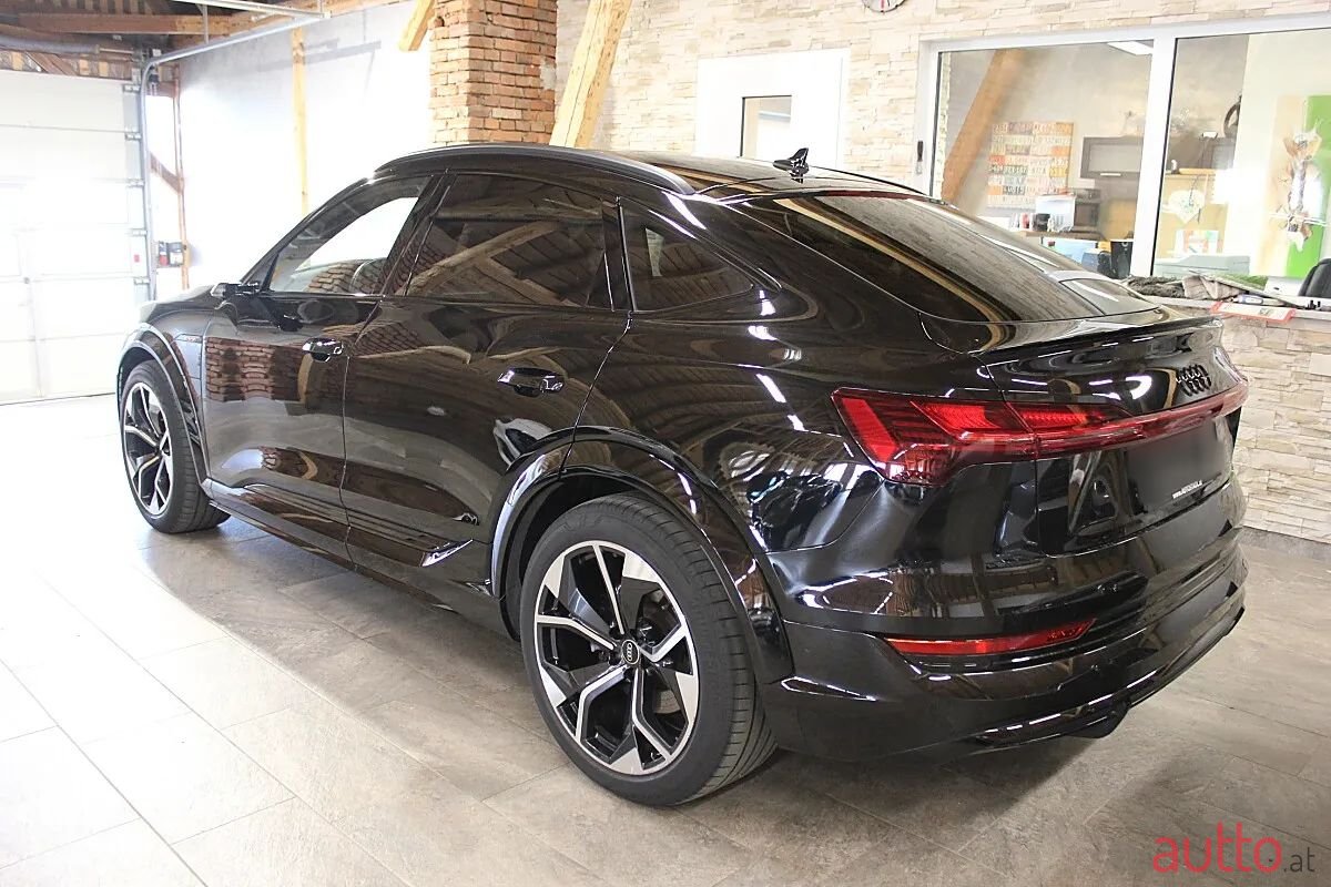 2022' Audi e-tron photo #5
