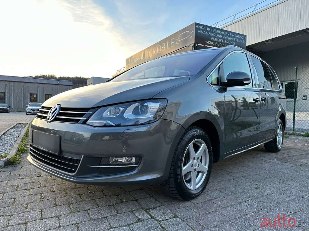 2011' Volkswagen Sharan photo #1
