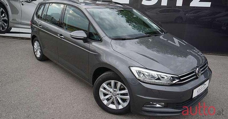 2016' Volkswagen Touran photo #1