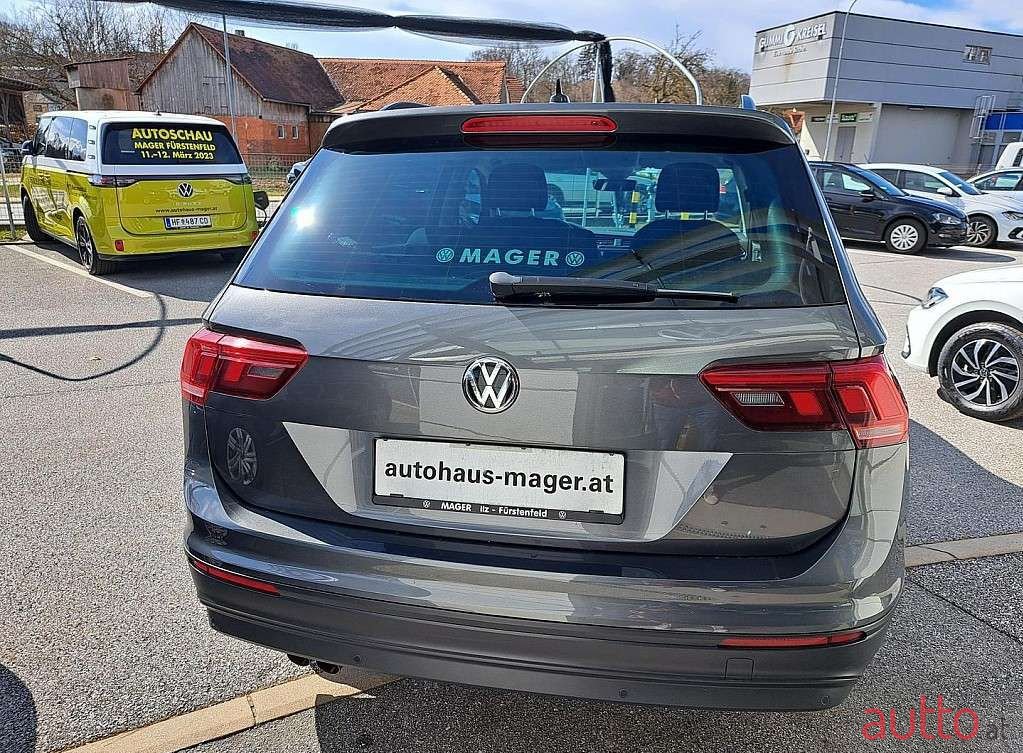 2017' Volkswagen Tiguan photo #5