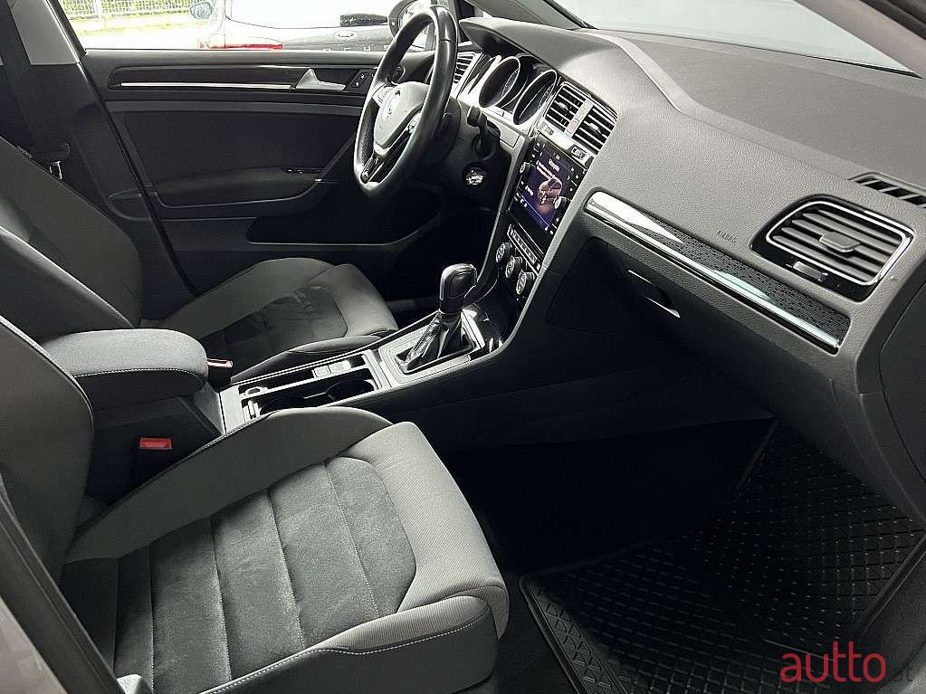 2020' Volkswagen Golf photo #6