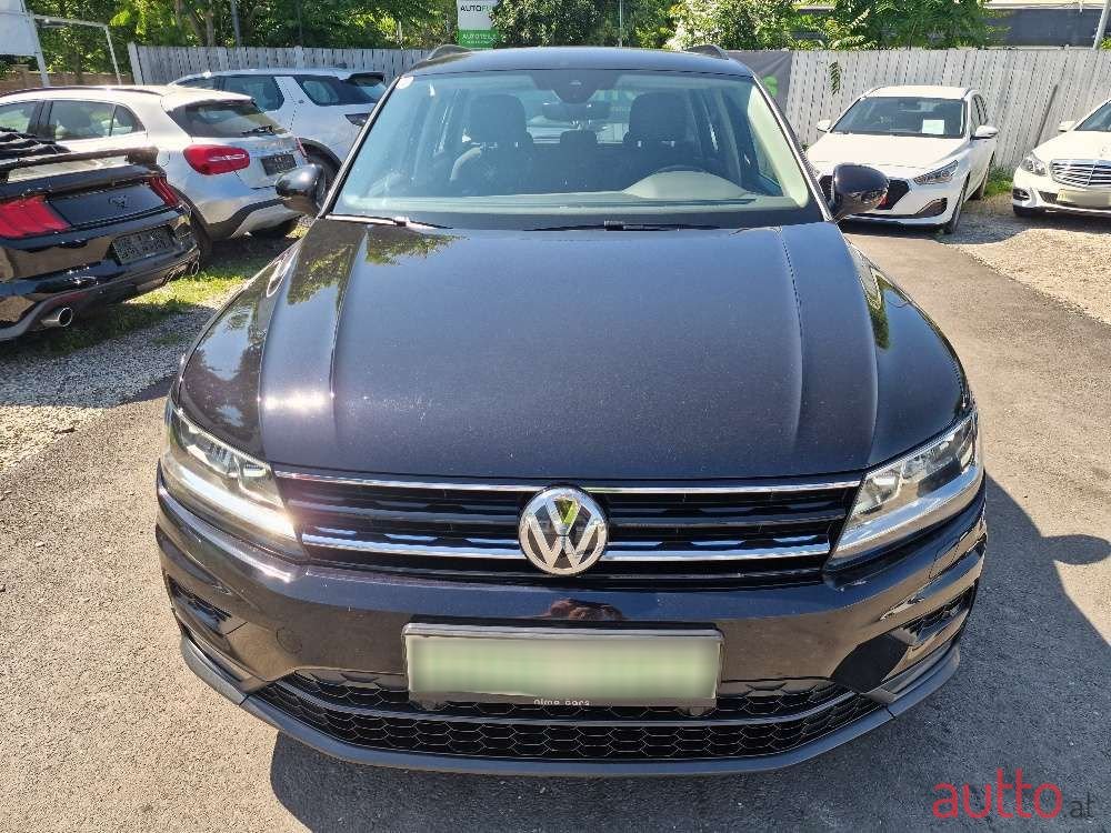 2017' Volkswagen Tiguan photo #4