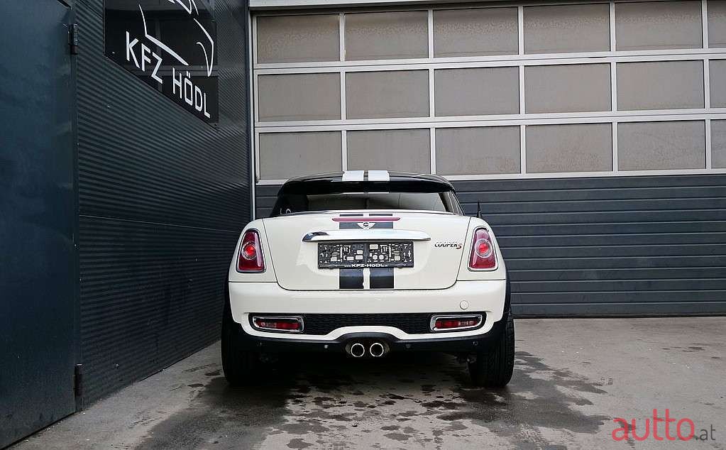 2011' MINI Coupé photo #2