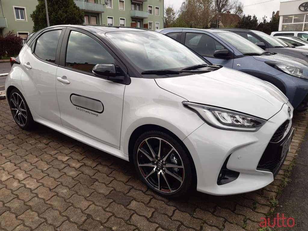 2024' Toyota Yaris photo #1