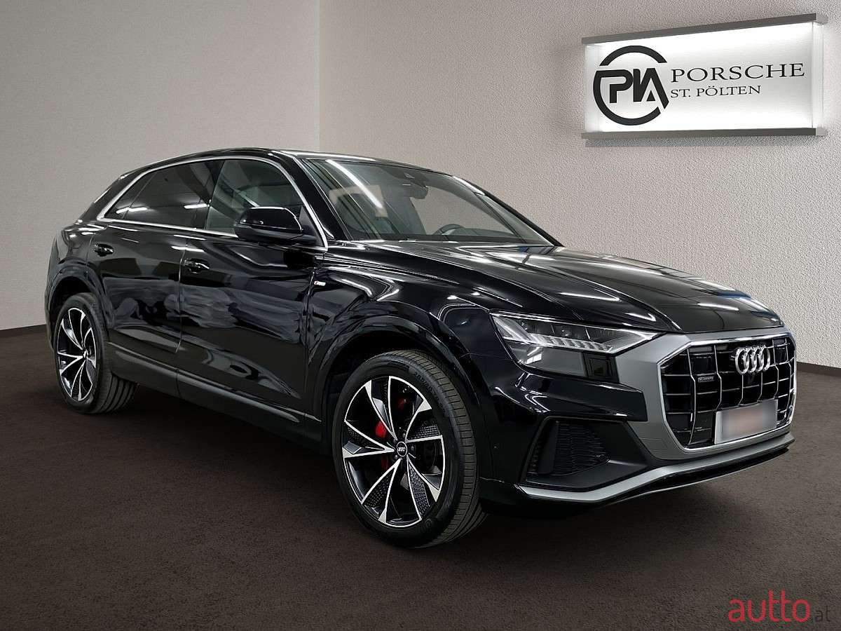 2019' Audi Q8 photo #5