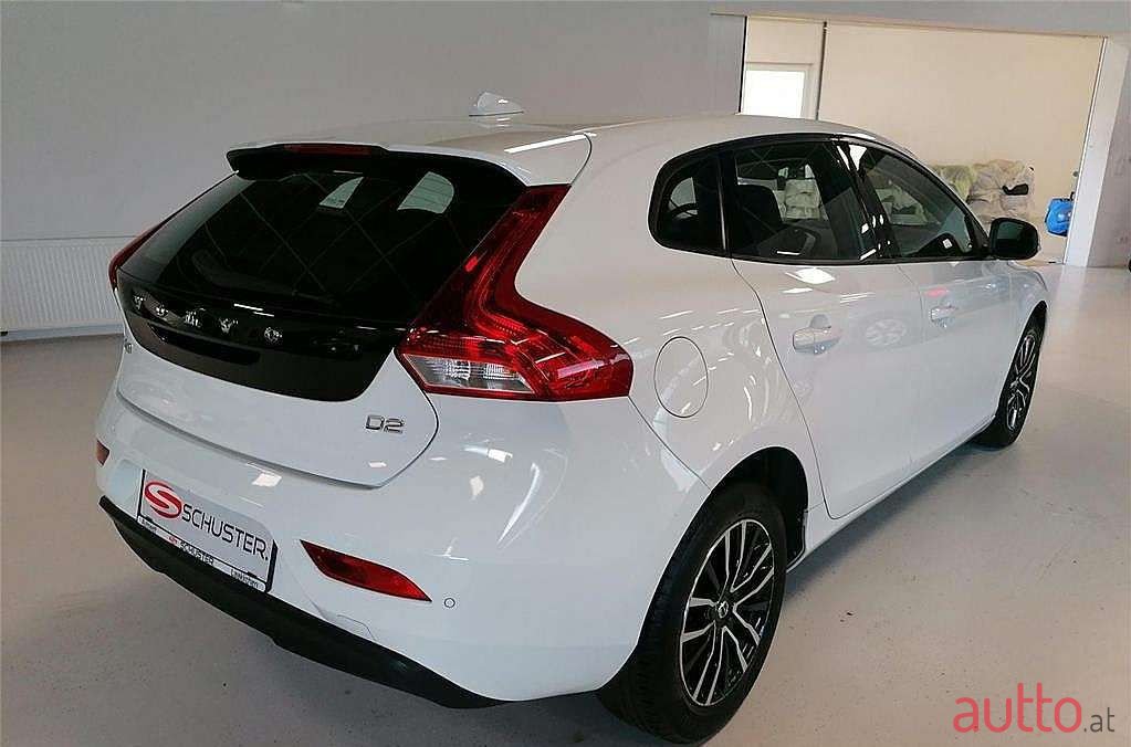 2017' Volvo V40 photo #6